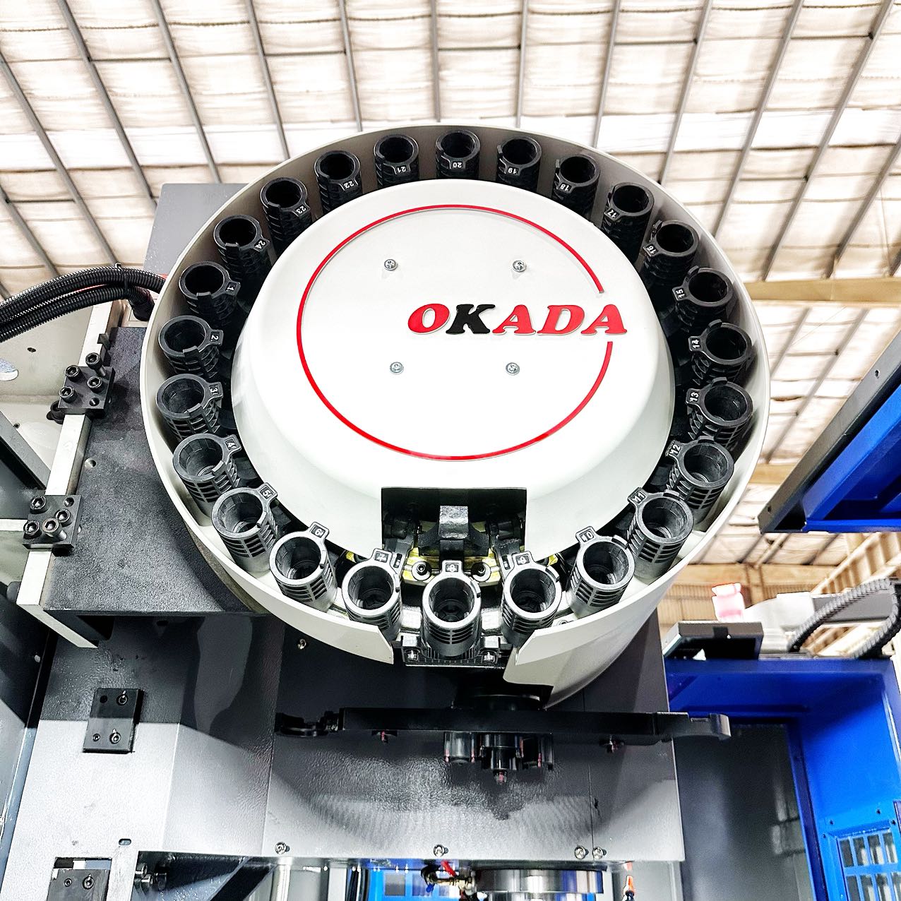 配备 11kw 主轴的高性能 5 轴 CNC 加工中心